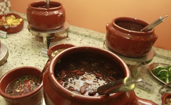 Hoje é dia de feijoada no restaurante Caçarolla Cozinha Regional